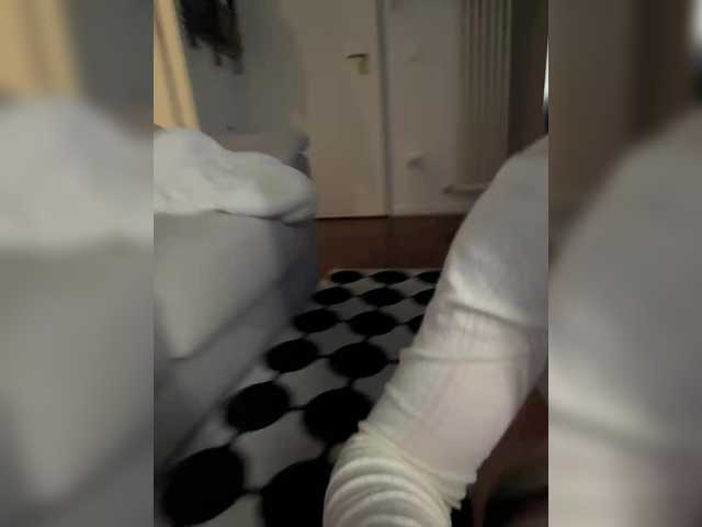 go to chat with Tutti-fruttii