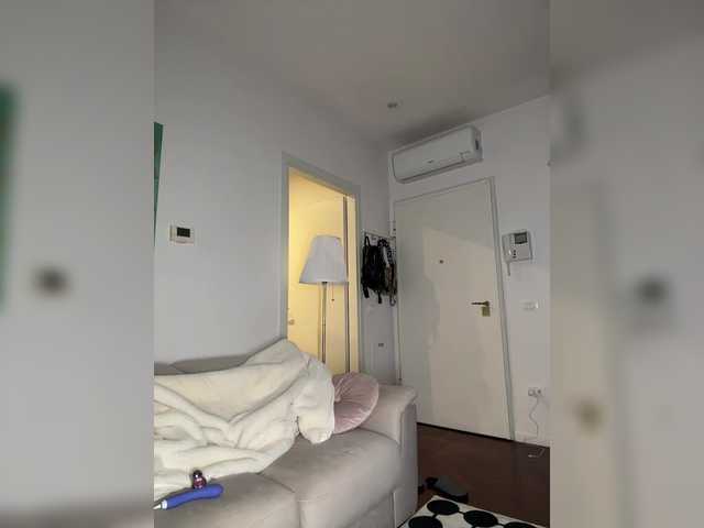 Tutti-fruttii's BongaCams show and profile