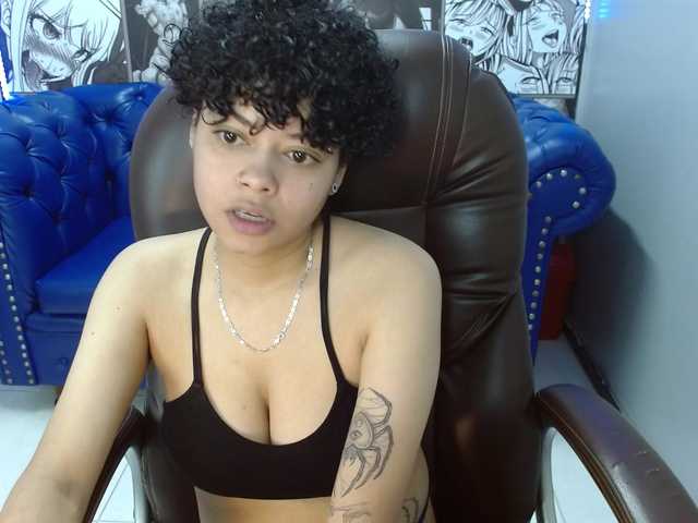 le modèle Sasha-Venom est en webcam porno dans un show sur le site bongacams, il possède les tags suivants: Latino/Hispanic,Brunette,Shaved