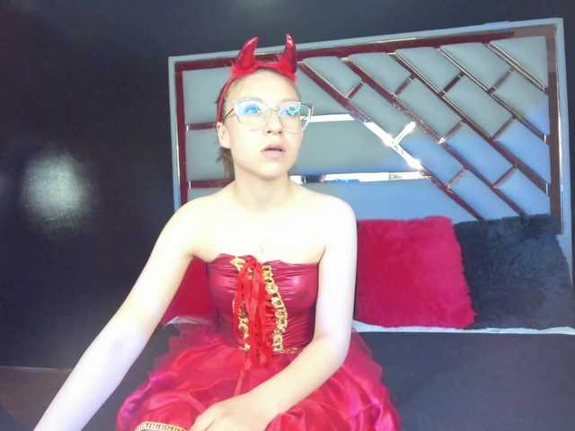 BellaLuck's BongaCams show and profile