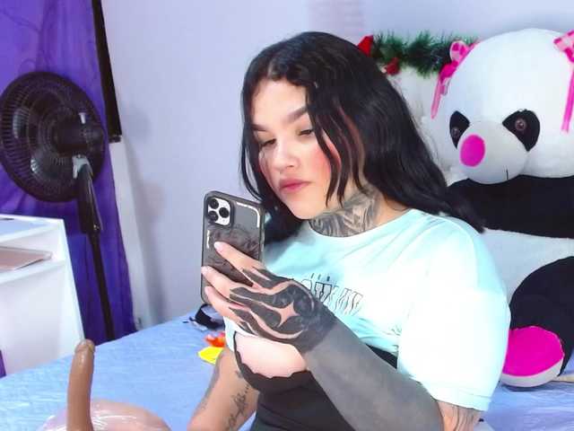AbbyHiilton's BongaCams show and profile