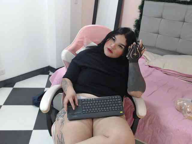 AbbyHiilton AbbyHiilton