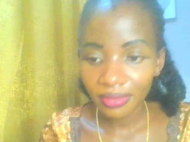 HoneyAura, une amatrice française avec qui discuter et avoir du sexe