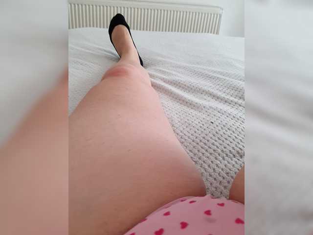 Dia42's BongaCams show and profile