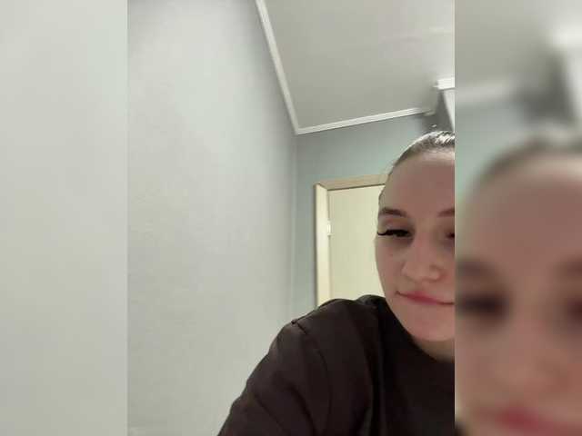 KiraSweet's BongaCams show and profile