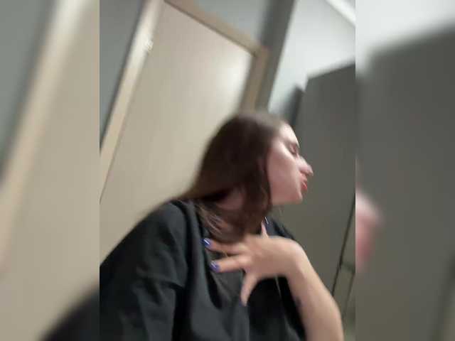 KiraSweet's BongaCams show and profile