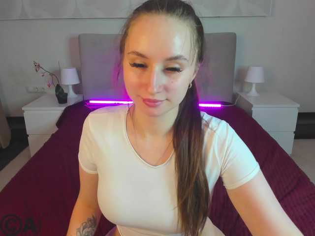 KiraSweet's BongaCams show and profile