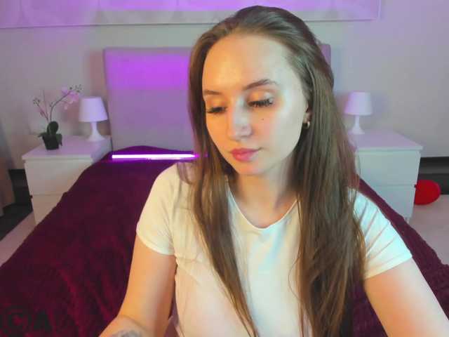 KiraSweet's BongaCams show and profile