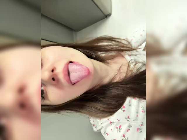 KiraSweet's BongaCams show and profile