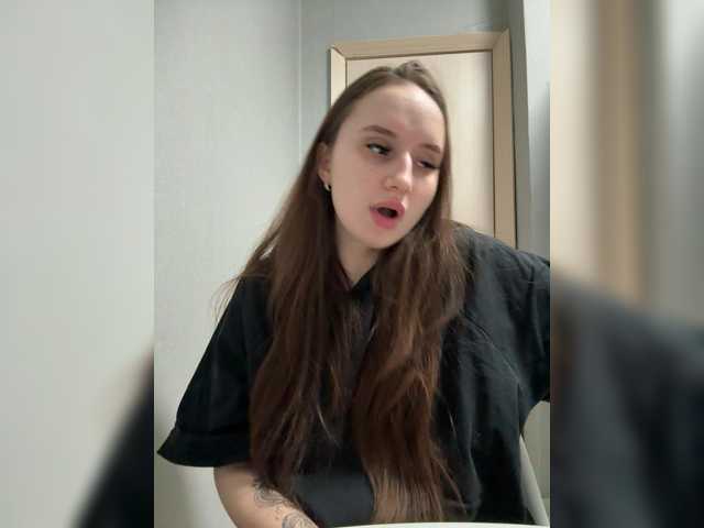 KiraSweet's BongaCams show and profile