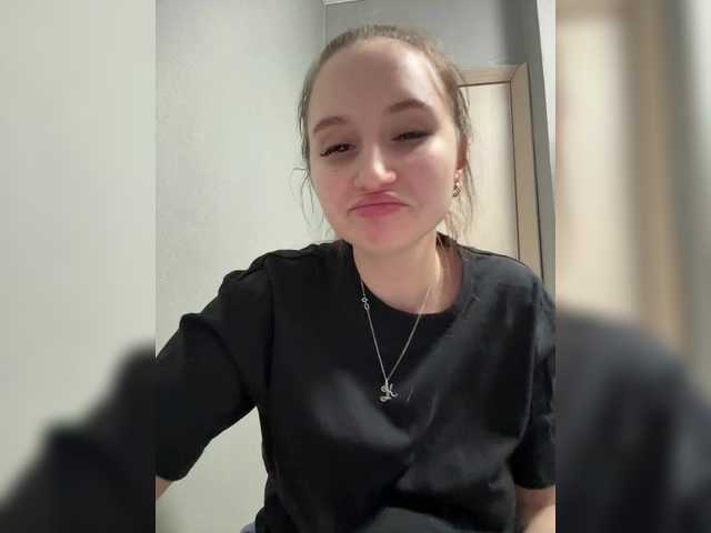 KiraSweet's BongaCams show and profile