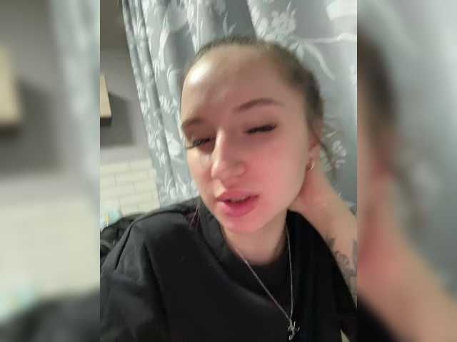 KiraSweet's BongaCams show and profile