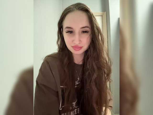 KiraSweet's BongaCams show and profile