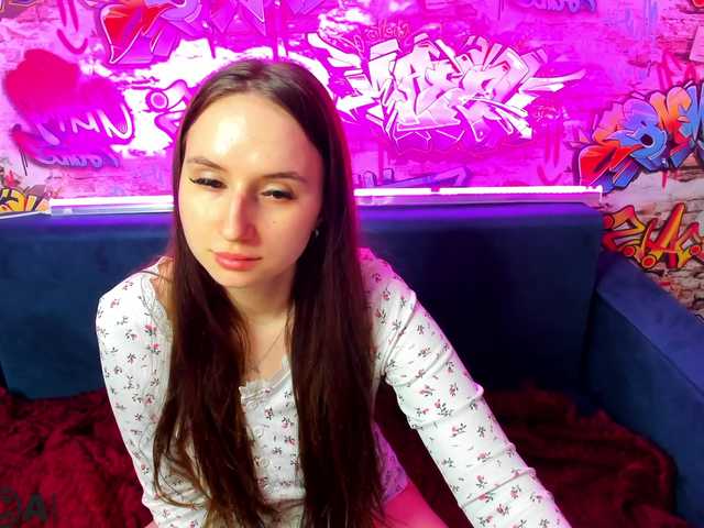 KiraSweet's BongaCams show and profile