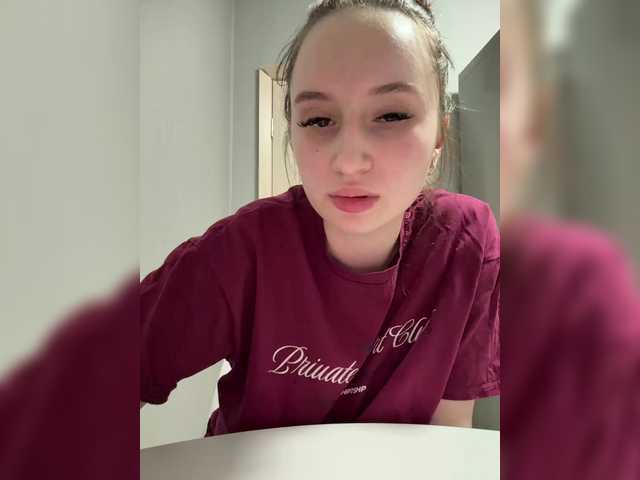 KiraSweet – webcam model profile photo