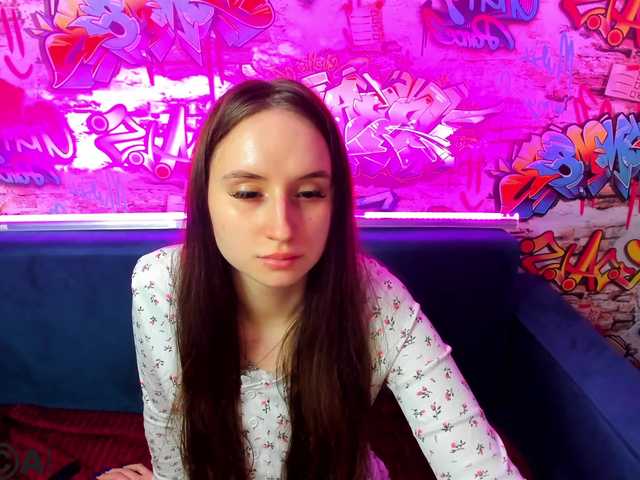 KiraSweet's BongaCams show and profile