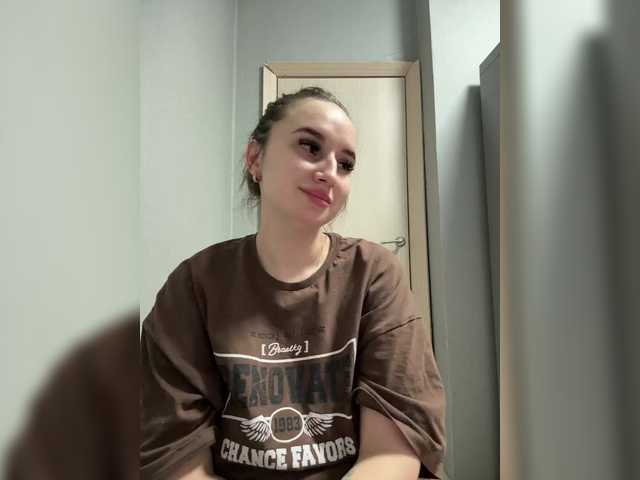 KiraSweet's BongaCams show and profile