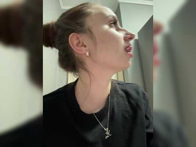 KiraSweet's BongaCams show and profile