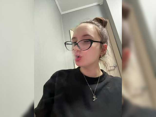 KiraSweet – webcam model profile photo