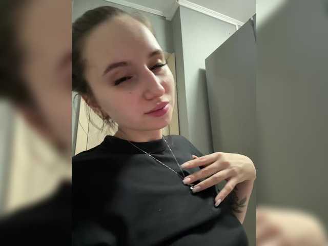 KiraSweet's BongaCams show and profile