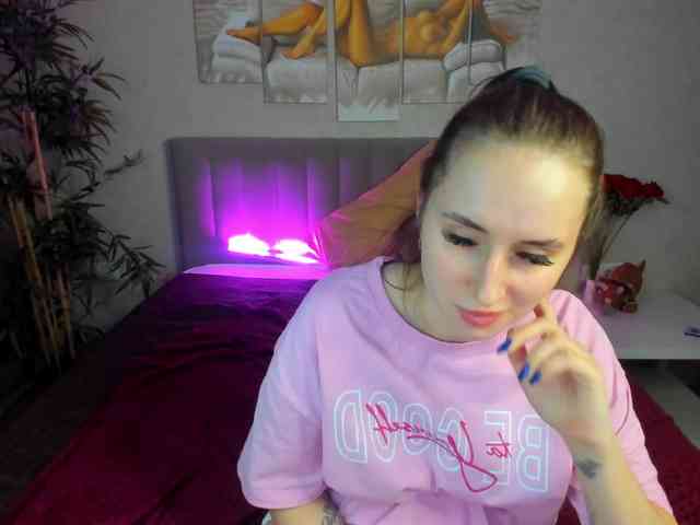 KiraSweet webcam