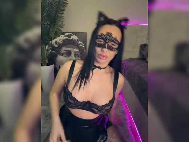 Miss-di's BongaCams show and profile