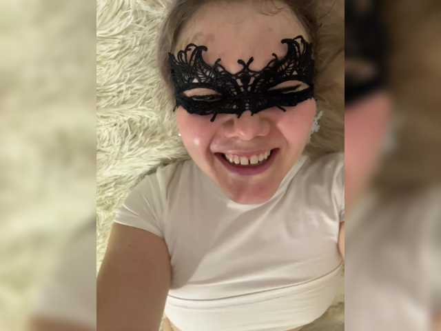 MiaBlond – webcam model profile photo