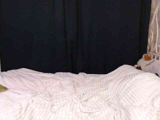 AmazingAllice webcam