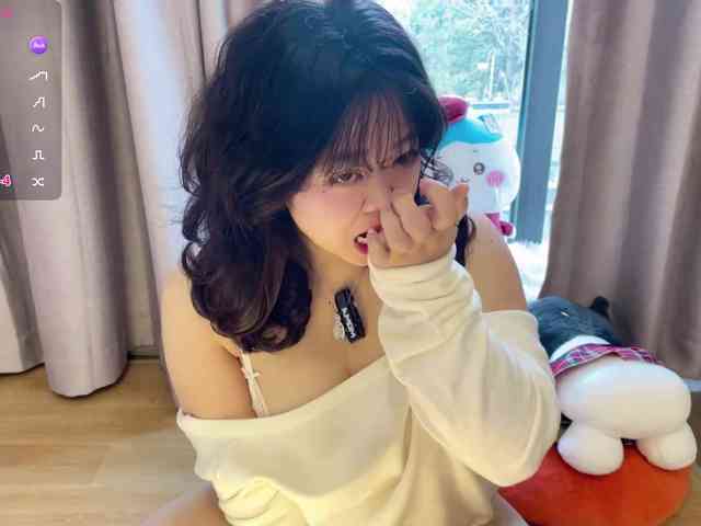 Kittenfishing Live Webcam on BongaCams