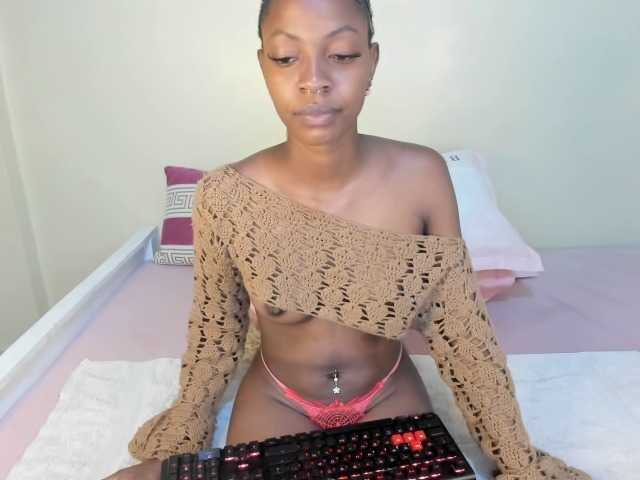 Misseloraa's BongaCams show and profile