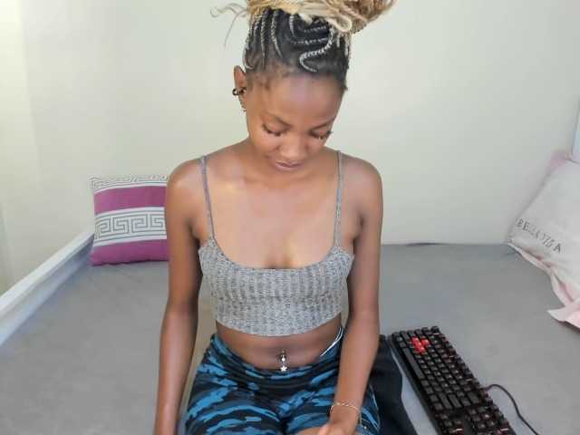 Misseloraa's BongaCams show and profile