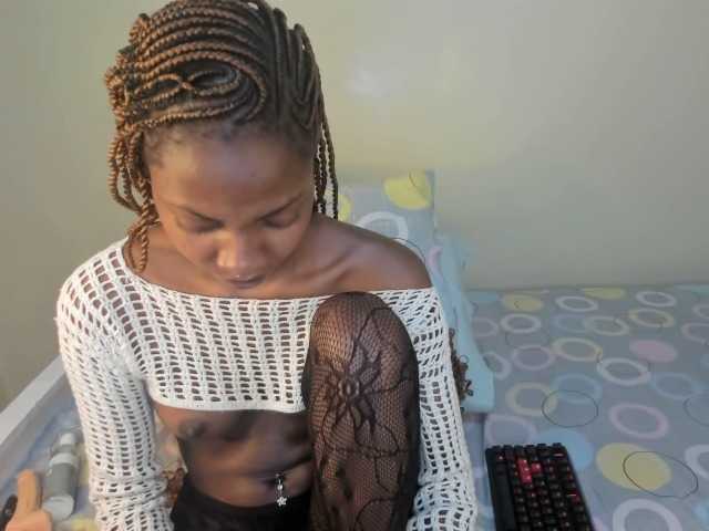 Misseloraa's BongaCams show and profile