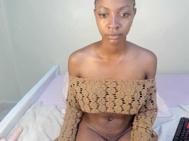 Misseloraa's BongaCams show and profile