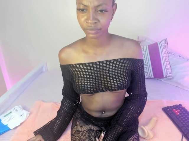 Misseloraa's BongaCams show and profile