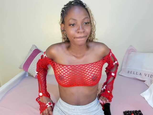 Misseloraa's BongaCams show and profile