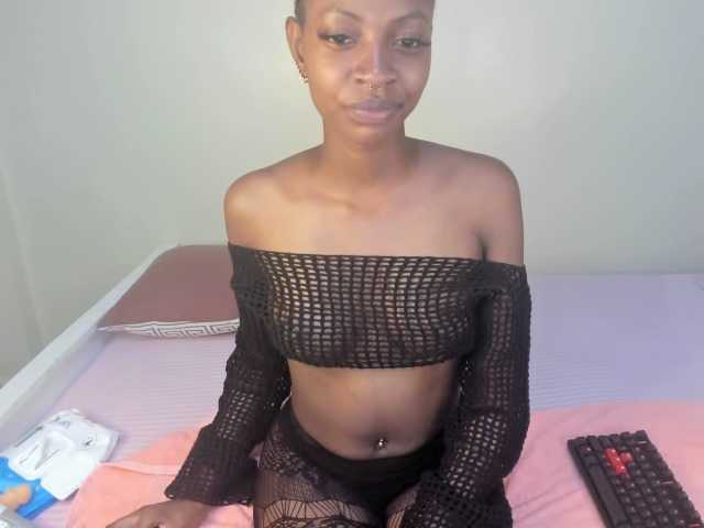 Misseloraa's BongaCams show and profile