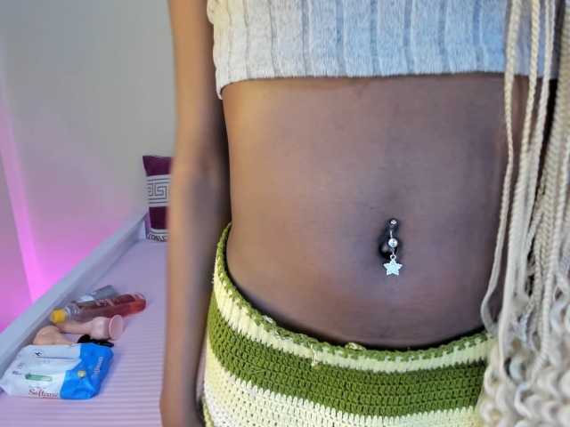 Misseloraa's BongaCams show and profile