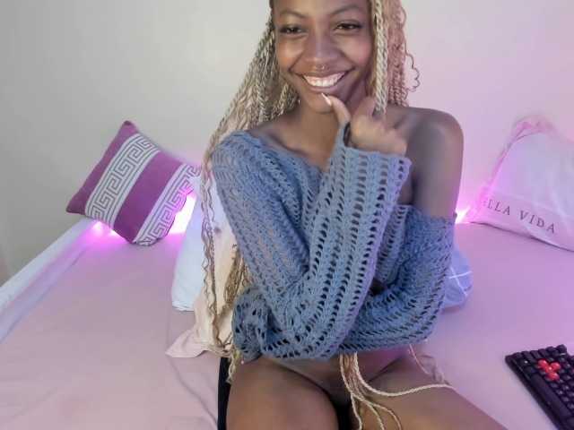Misseloraa's BongaCams show and profile