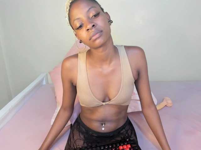 Misseloraa's BongaCams show and profile