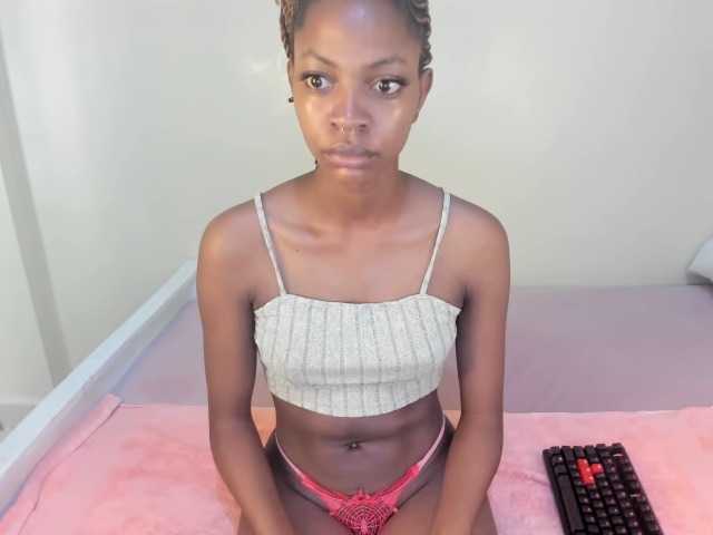 Misseloraa's BongaCams show and profile