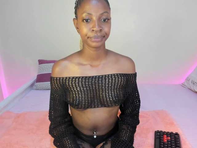 Misseloraa's BongaCams show and profile