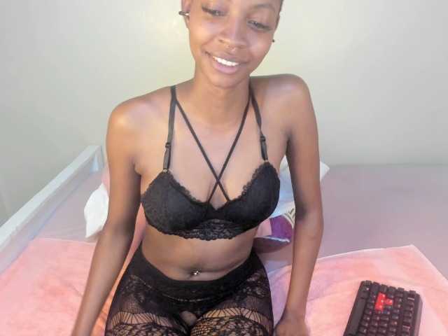 Misseloraa's BongaCams show and profile