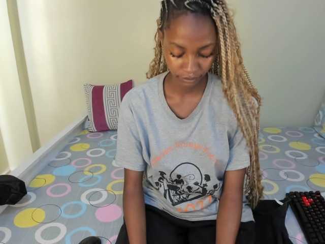 Misseloraa's BongaCams show and profile