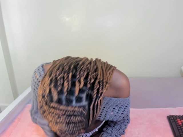 Misseloraa's BongaCams show and profile