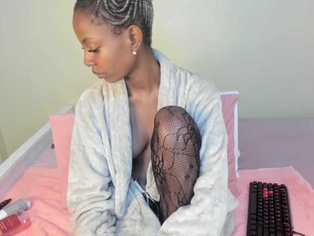 Misseloraa's BongaCams show and profile