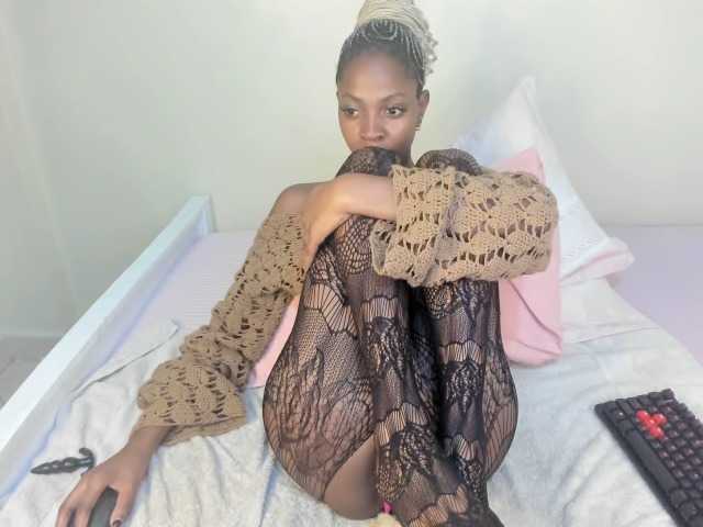 Misseloraa's BongaCams show and profile