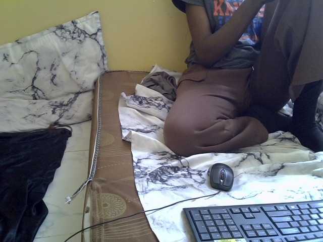 Ceee20 webcam bongacams model stream image