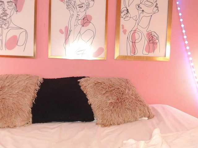 Lunarose-3's BongaCams show and profile