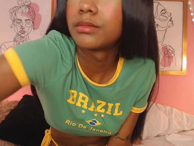 Lunarose-3's BongaCams show and profile