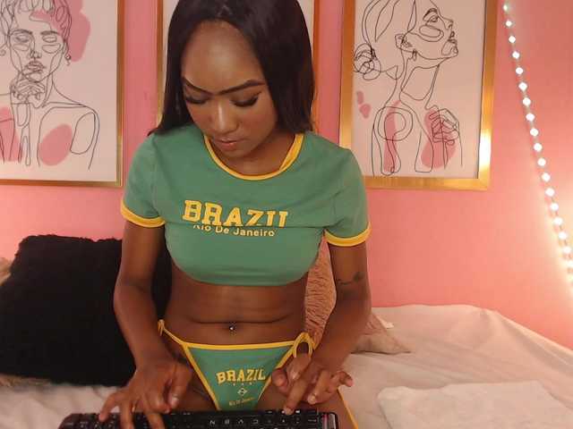 Lunarose-3's BongaCams show and profile